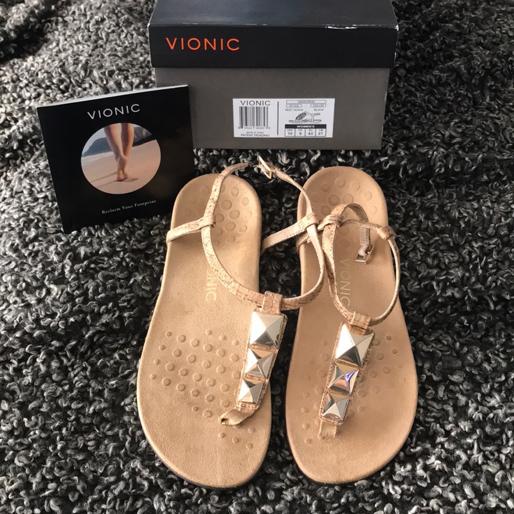 NWT Vionic wide sandals gold & cork accents.